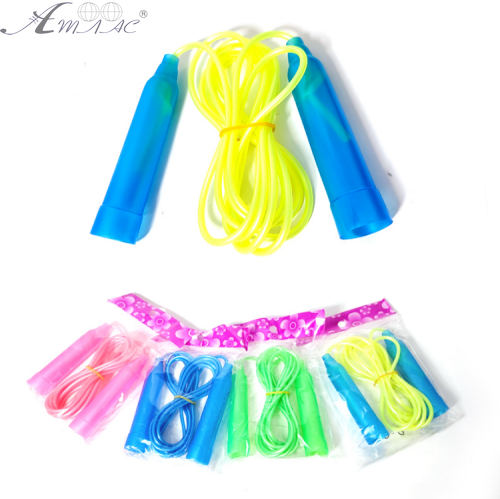 Скакалка пластикова кольорова яскрава довжина 2 м  02189