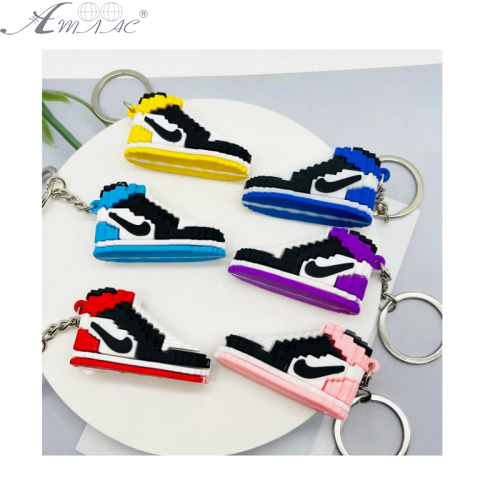Брелок Кросівки високі Nike кубики гумові 5 см  00542  1/12