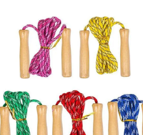 Скакалка веревочная с деревянными рукчами длинна 2,40м   09950