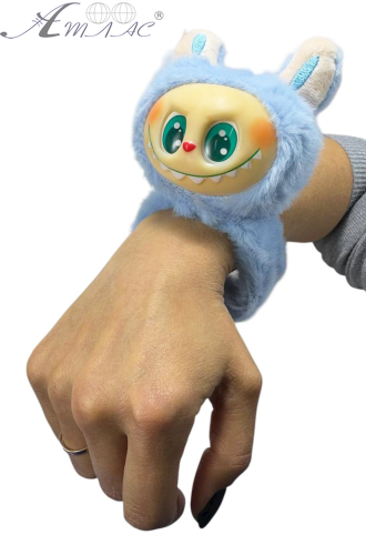 Игрушка мягкая Лабубу - Голубой браслет 24х9х9 см  M18664
