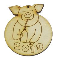Фигурка фанерная - Свинка №  5 в круге 2019 с коктейлем 60 х 67 мм AS-4806, В-0355
