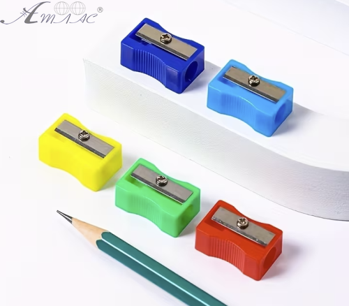 Точилка пластикова кольорова прямокутна одинарна  05482