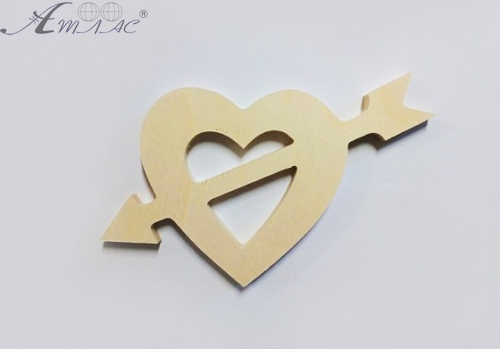 Дерев'яне серце зі стрілою 17*1*12см.  0087