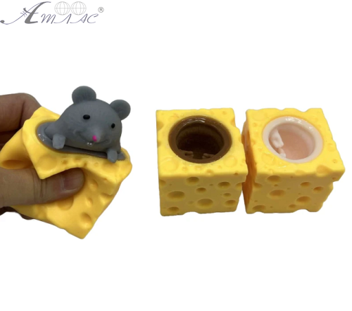 Іграшка прикол Миша в сирі 5 см  11102